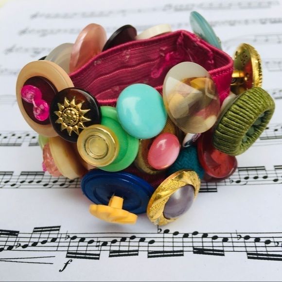 Vintage handmade button cuff bracelet one of a kind unique vintage buttons - Picture 13 of 16